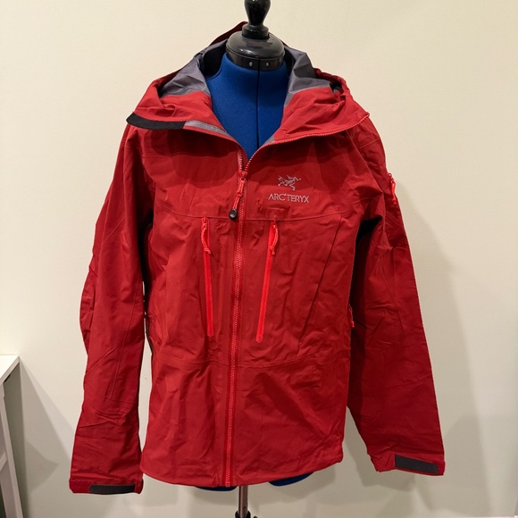 The jacket is in Like-New condition. There are no signs of wear. I don’t think i - Picture 1 of 8